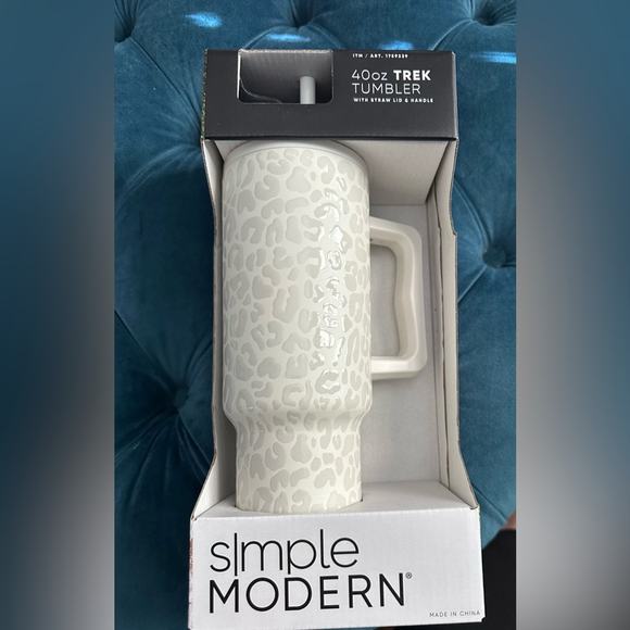 Simple Modern Animal Print Trek Tumbler with Straw lid and Handle, 40oz New - Picture 2 of 5